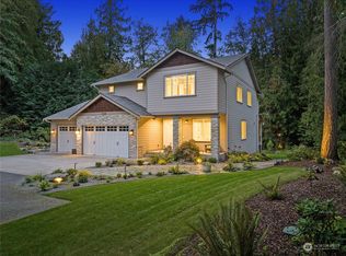 7330 NE Dolphin Dr, Bainbridge Island, WA 98110
