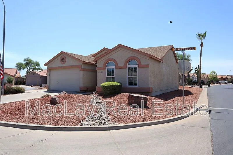 2 bed, 2.0 bath, 1083 sqft, $1,700 — Photo 2