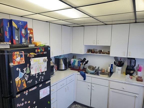 4th image of 460 NE 18th Ave APT 112