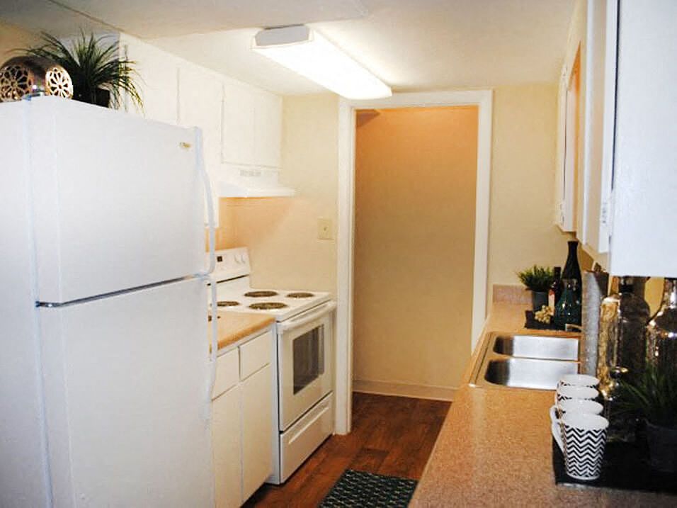 The double sink makes cooking and cleaning easy!