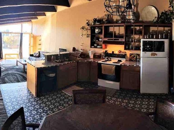 5th image of 1251 Lester St