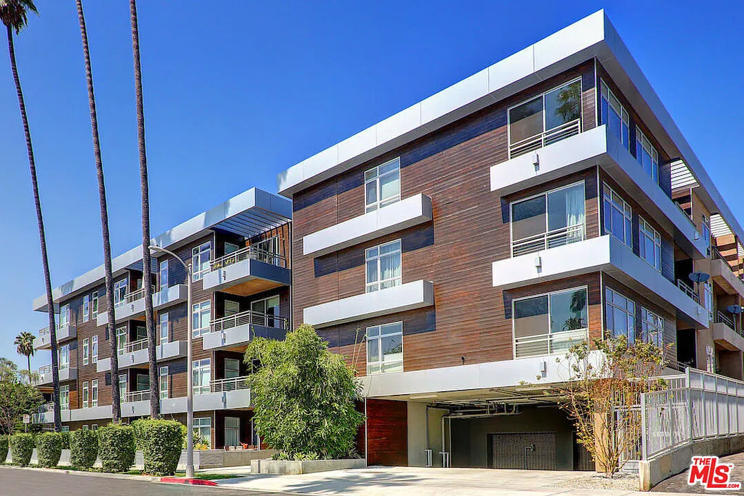6001 Carlton Way — Photo 3