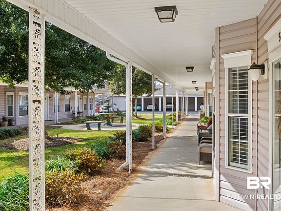 2nd image of 102 Courthouse Dr APT 5