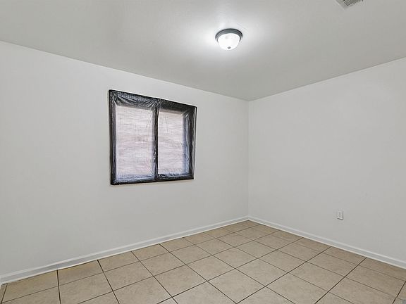 5th image of 2547 73rd Ave