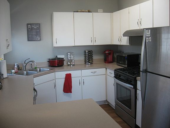 2nd image of 1096 Camden Ct
