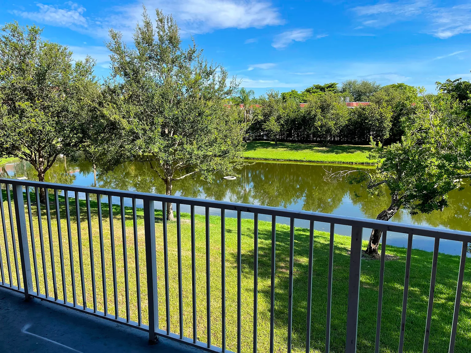 3 bed, 1364 sqft, $2,575 — Photo 2
