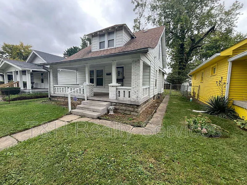4 bed, 2.0 bath, 1344 sqft, $1,500 — Photo 2