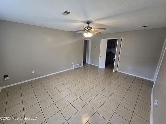 2nd image of 3560 Lakehurst Dr