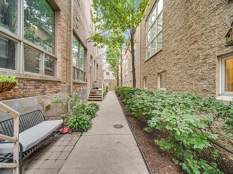 2828 N Talman Ave #D12 — Photo 1