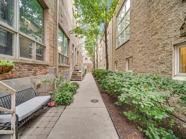 2828 N Talman Ave #D12, Chicago, IL 60618