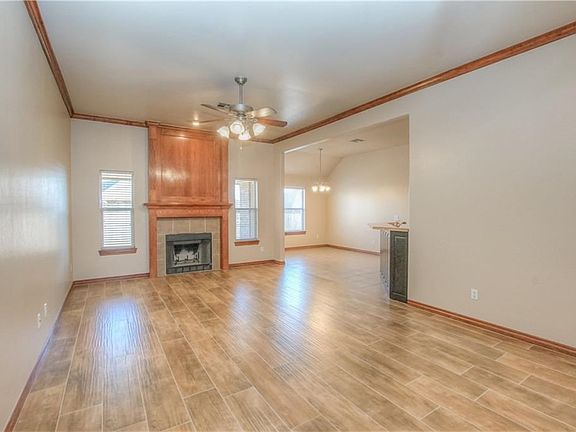 3rd image of 979 Pierce Ave NW