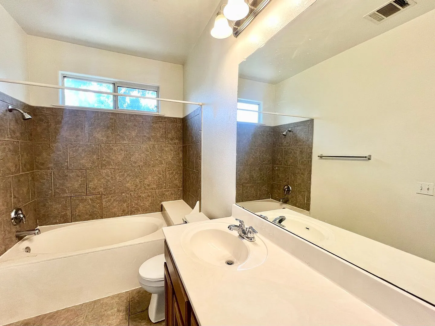 Austin 4 bedroom, 2.5 bath duplex for lease — Photo 3