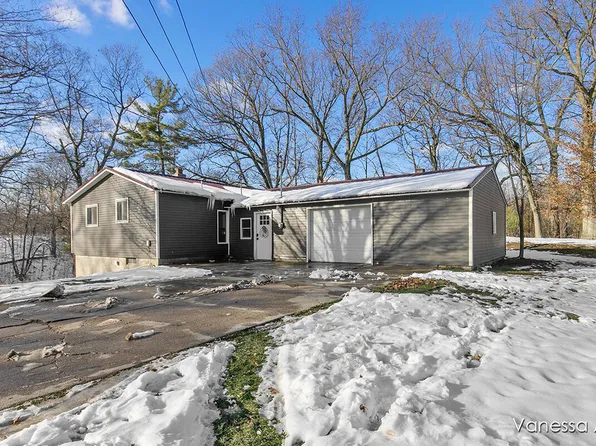 5870 Montcalm Ave, Belding, MI 48809