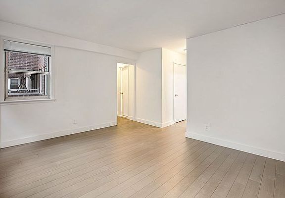 4th image of 145 E 27th St APT 2L