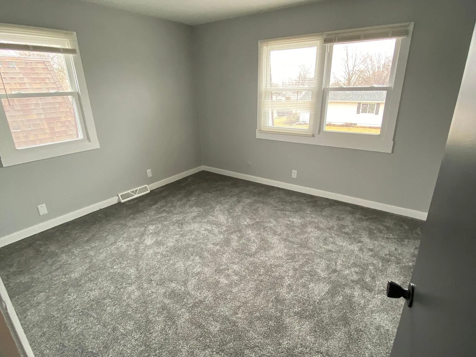 6530 Cedar St — Photo 2