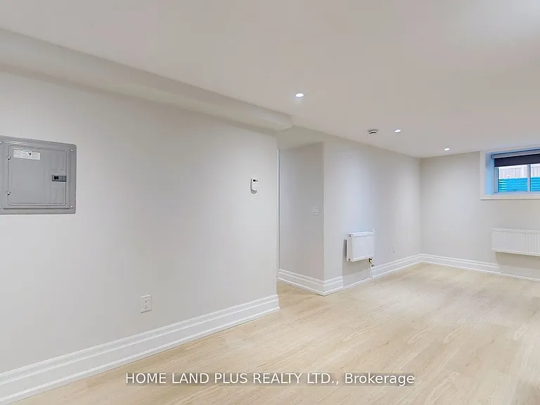 919 Avenue Rd #B — Photo 12
