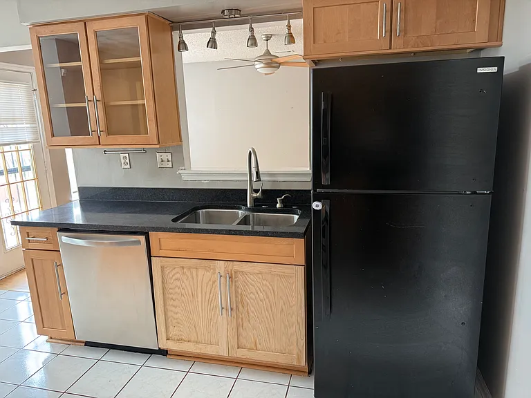 2000 Monument Dr — Photo 8