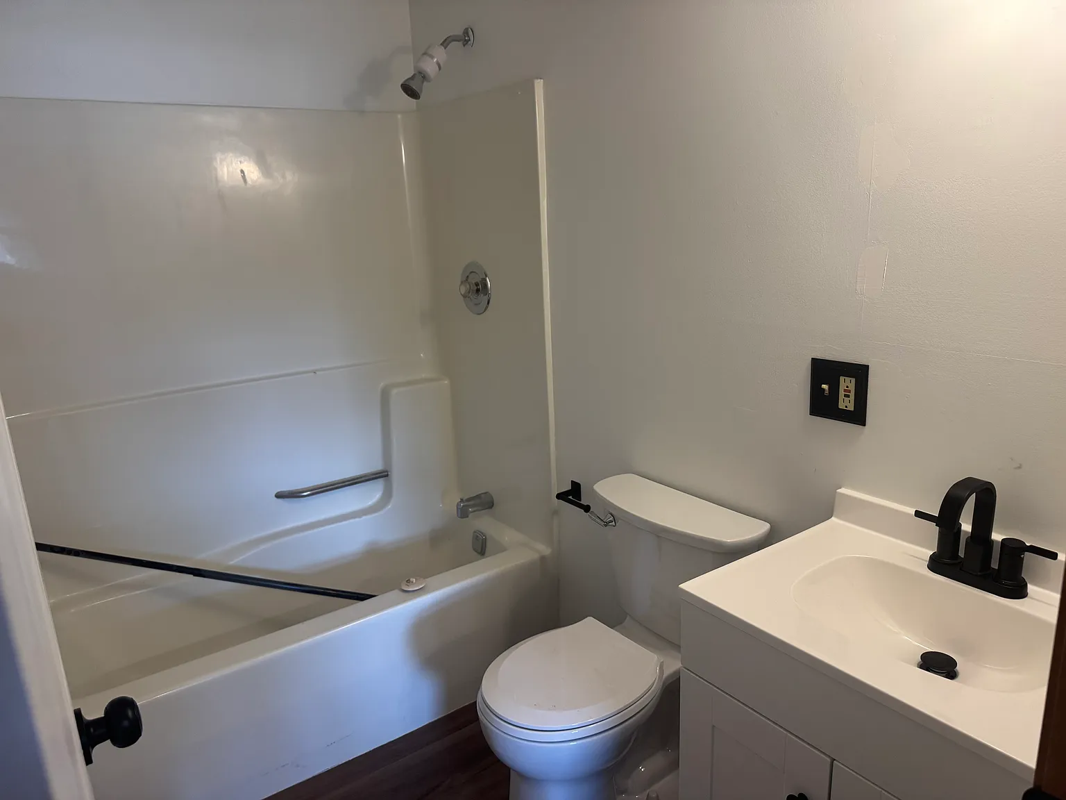 2 bed, 860 sqft, $1,700 — Photo 3