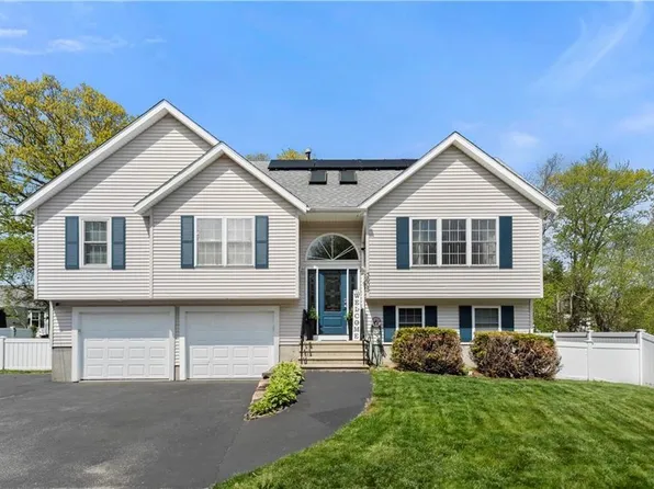 3605 Mendon Rd, Cumberland, RI 02864