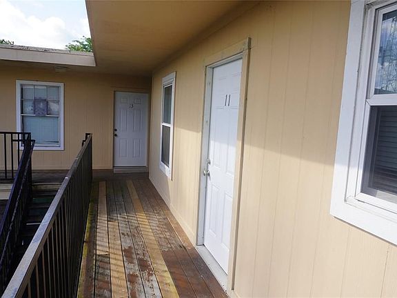 4th image of 107 E Willowick Ave APT 11