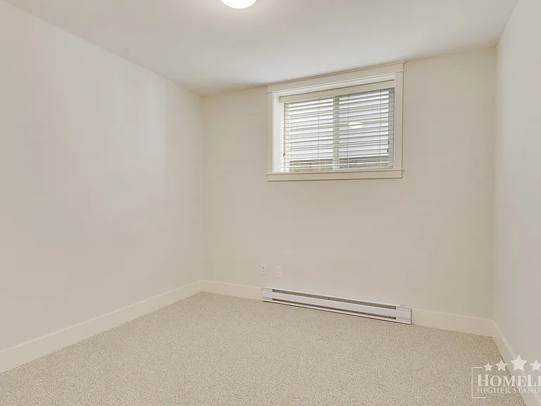 297 172a St #BASEMENT — Photo 7
