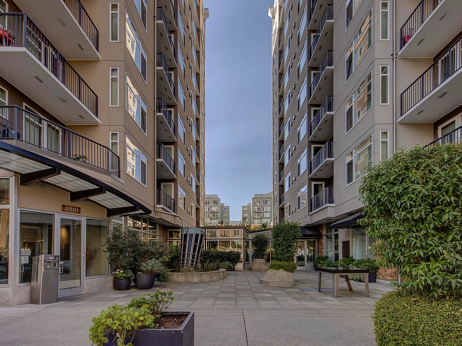 Studio, 447 sqft, $1,790 — Photo 4