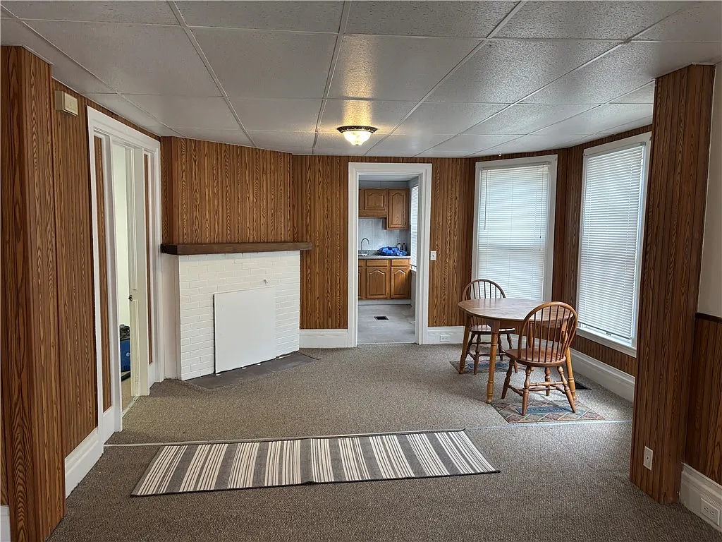 1 bed, 1.0 bath, 2440 sqft, $1,200 — Photo 4