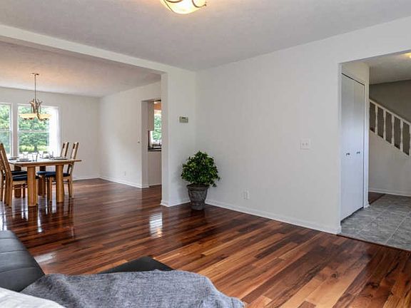 5th image of 889 Wildwood Ln
