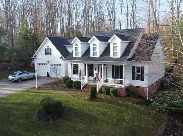 359 Far Country Dr, Daniels, WV 25832