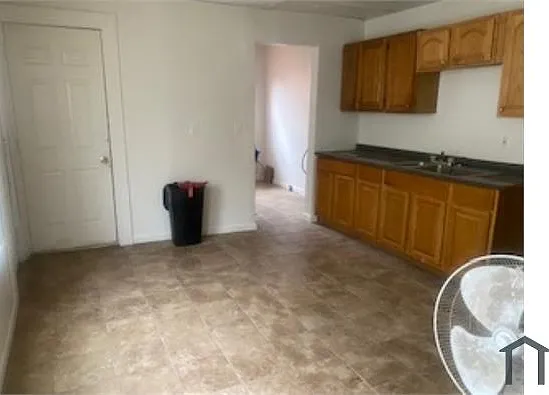 3 bed, $1,900 — Photo 2