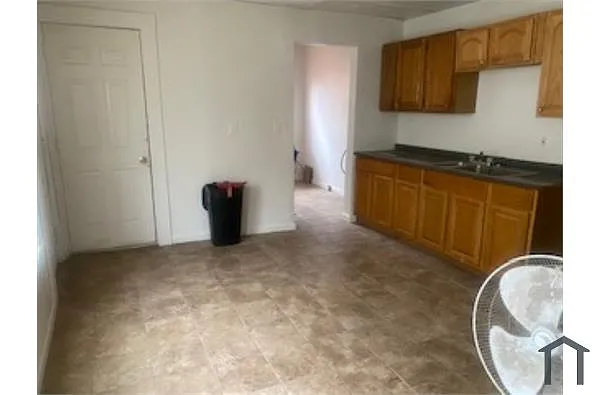 Building Photo - 399 Oakland St #1
