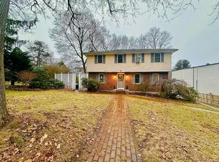41 Seaward Rd, Wellesley, MA 02481