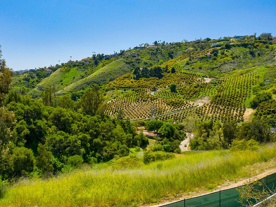 2nd image of 557 Sycamore Vista Rd