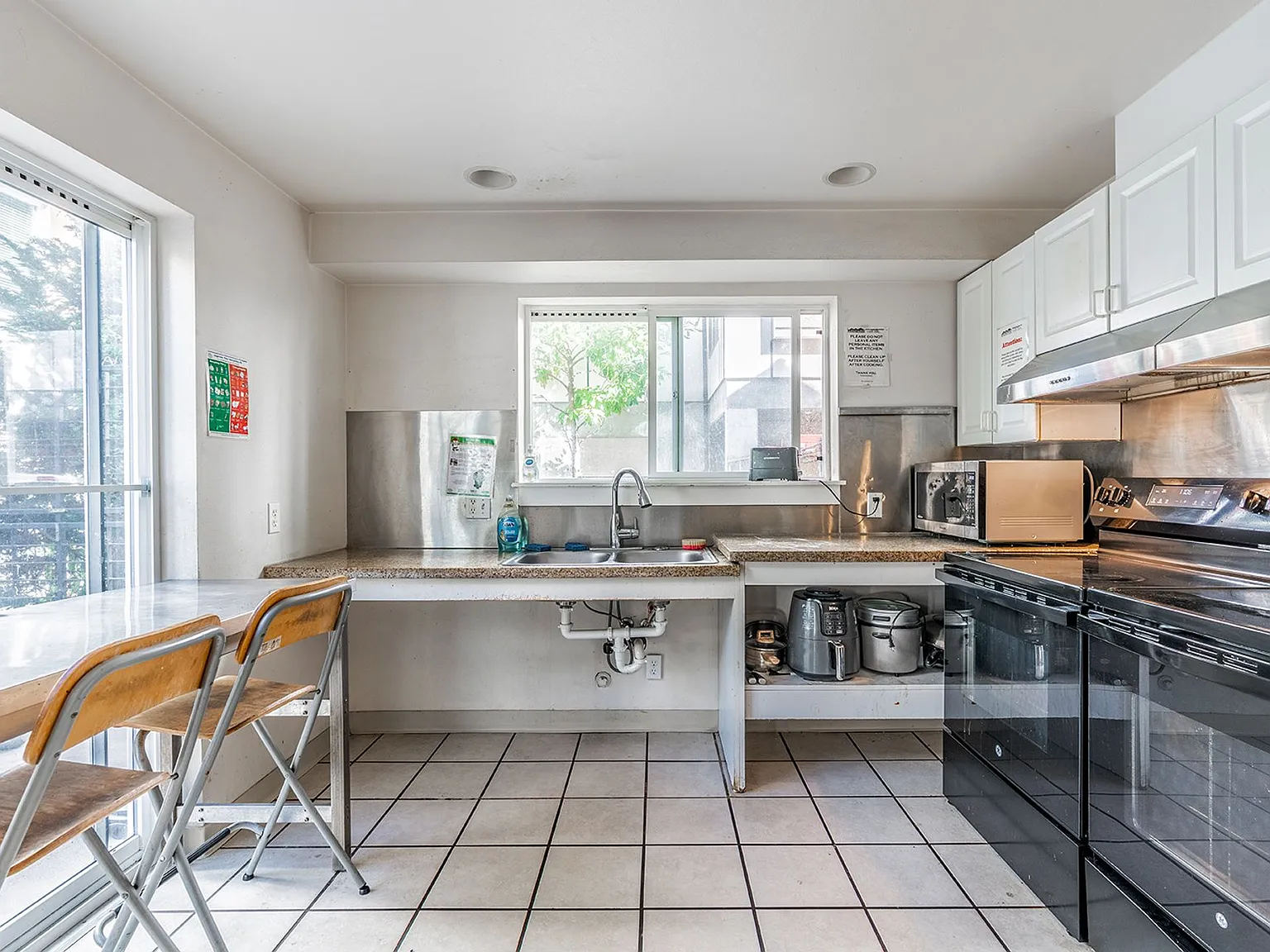 Cozy Studios in the U District — Photo 3