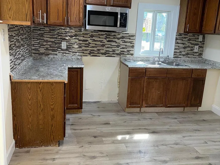 1717 Linwood Ave — Photo 4
