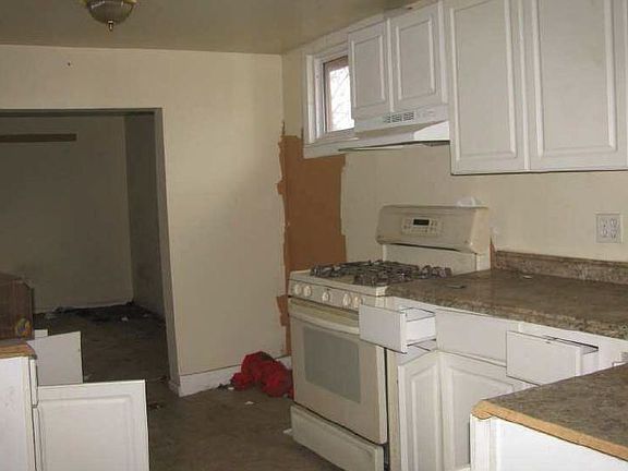 5th image of 808 S Saville Ave