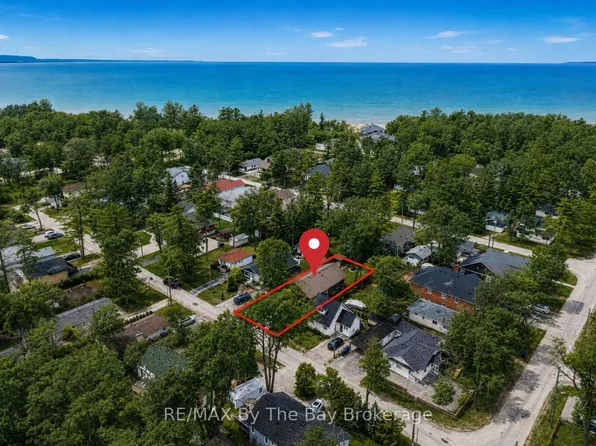 12 5th Ln, Wasaga Beach, ON L9Z 2E9