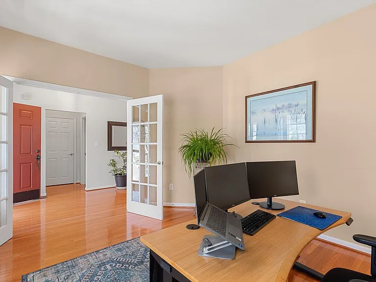 301 Adelaide Dr — Photo 10