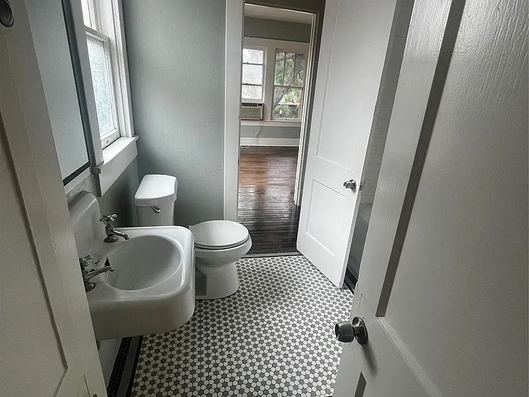 1711 W Main St #3 — Photo 4