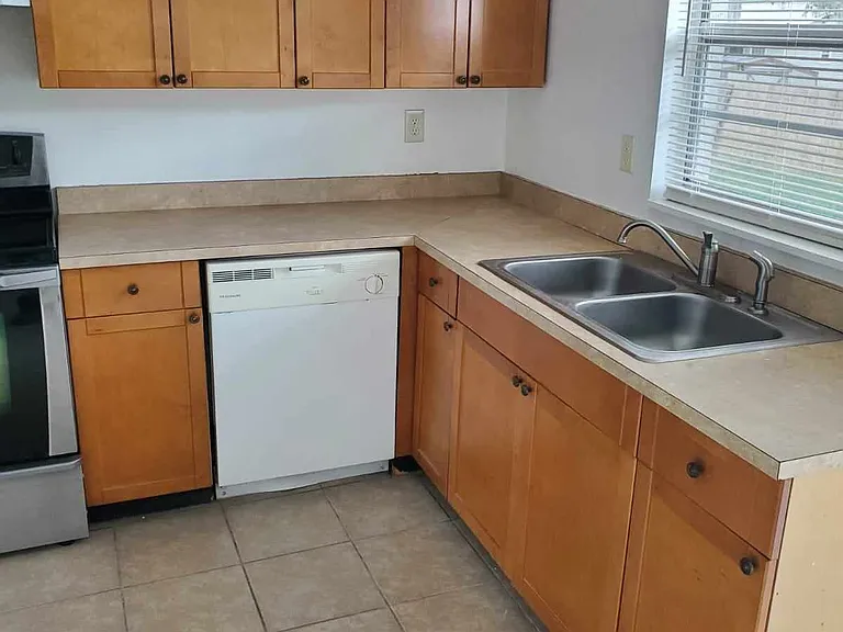 729 Greenleaf Ln #729 — Photo 9