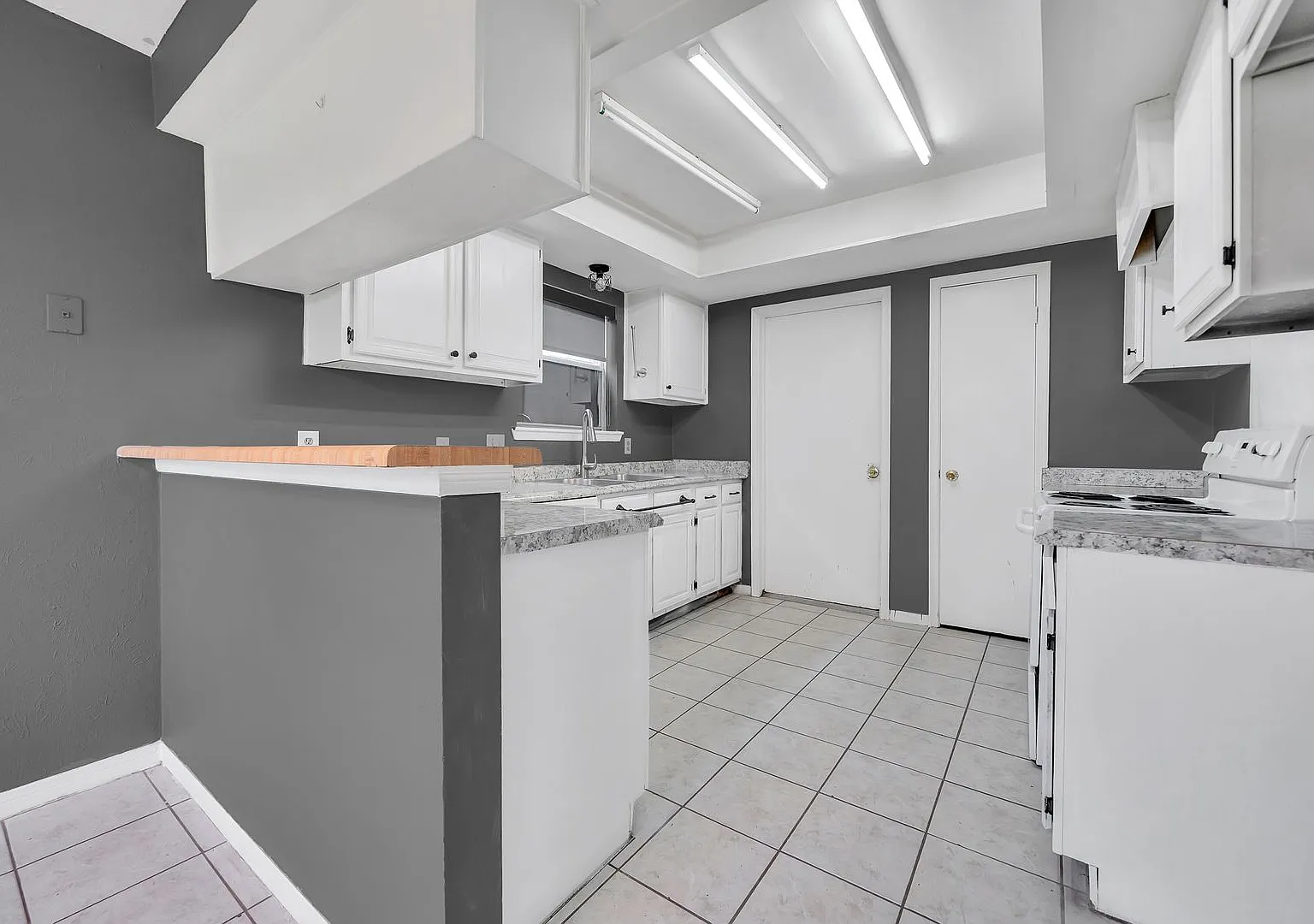 Beautiful 3 bed 2 bath in Sterling Green! — Photo 3