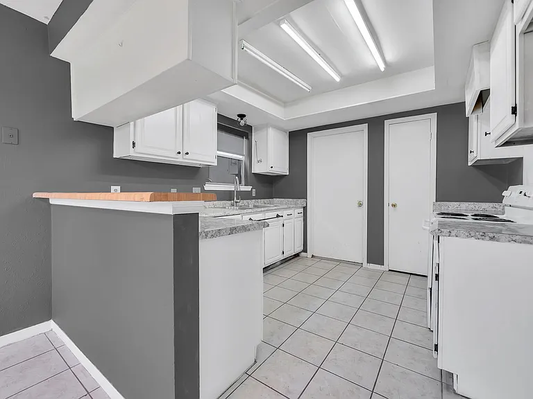 14830 Keelby Dr — Photo 3