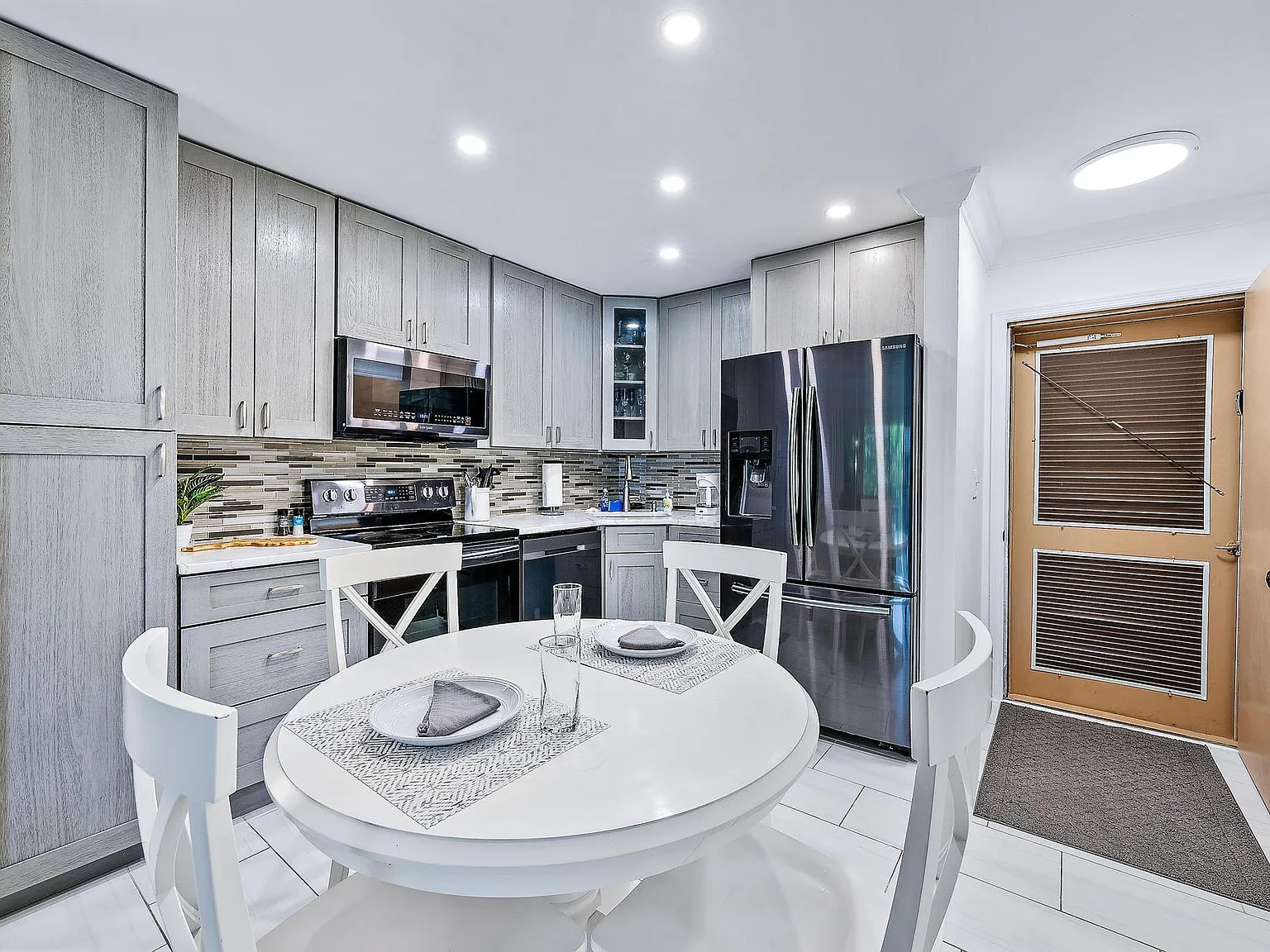 1 bed, 1.0 bath, 689 sqft, $2,700 — Photo 3