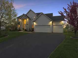 2852 White Eagle Dr, Woodbury, MN 55129