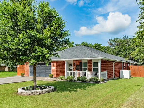 112 Lillian Dr, West Columbia, TX 77486