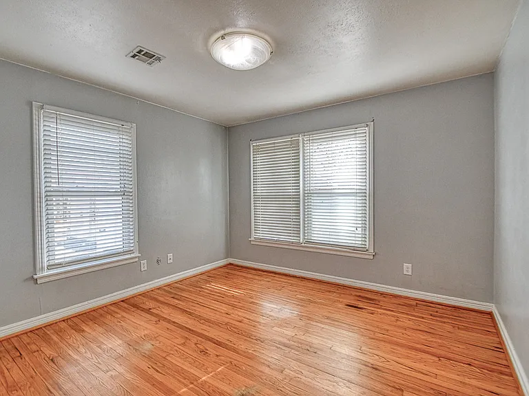 1117 Grover Ln — Photo 32