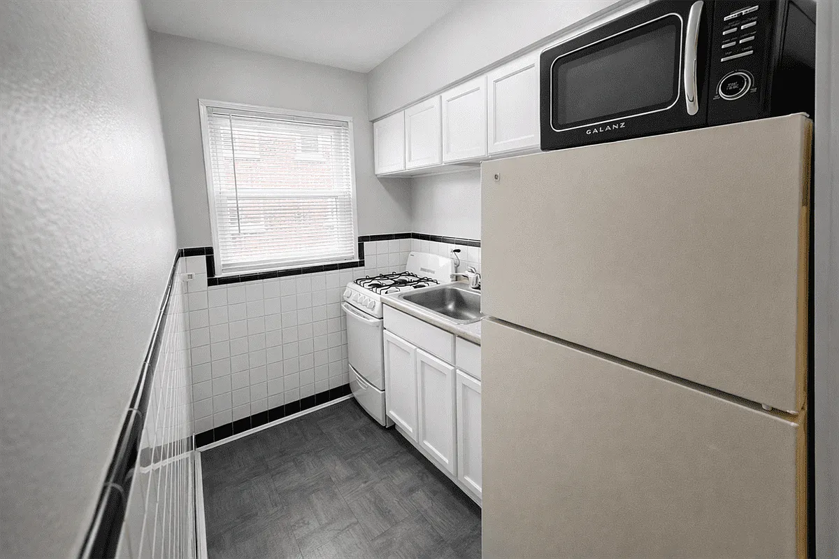 Building Photo - 5824 Ridge Ave #6