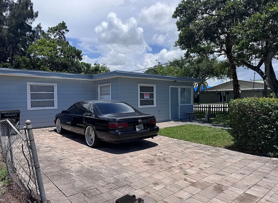 2 bed, 1.0 bath, 855 sqft, $2,200 — Photo 2