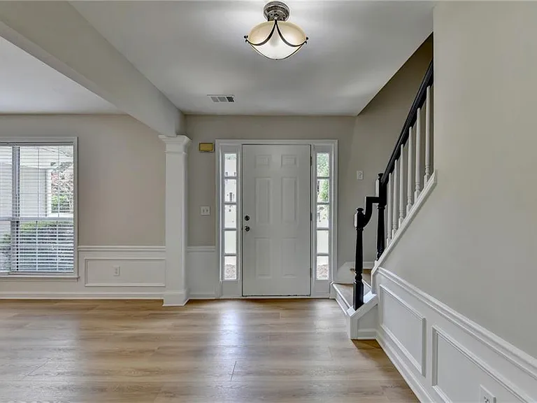 340 Waddington Trl — Photo 4