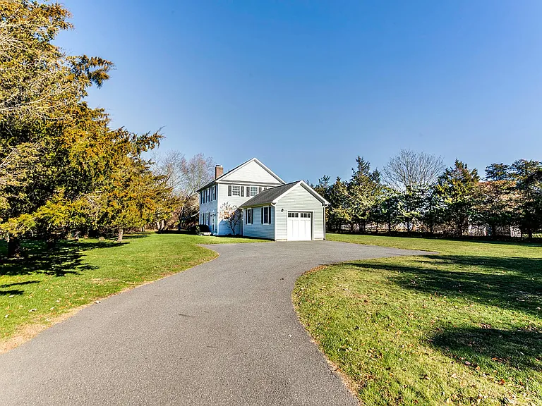 72 Long Ln — Photo 22